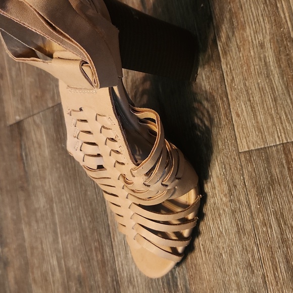 Merona 4.5 Inch Heels - Size 7.5 - Picture 3 of 7